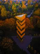 Wieża widokowa na Szachtach w jesienny poranek