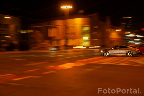 Migiem przez ul. Niepodległości