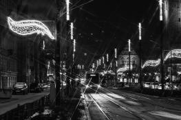 Czarnobiały Poznań nocą
