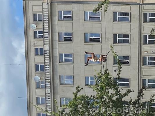 Wypadłam z okna, ale nie do końca