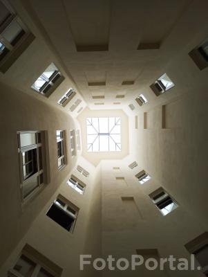 Atrium światła – okna w sercu kamienicy