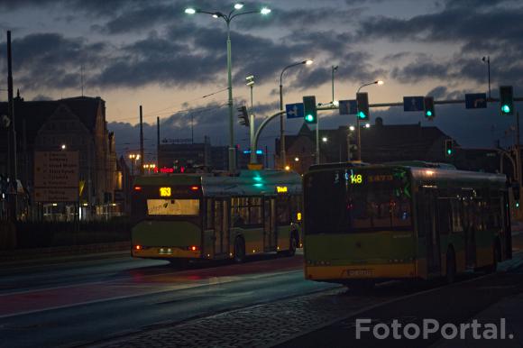Autobusy przed Rondem Kaponiera.