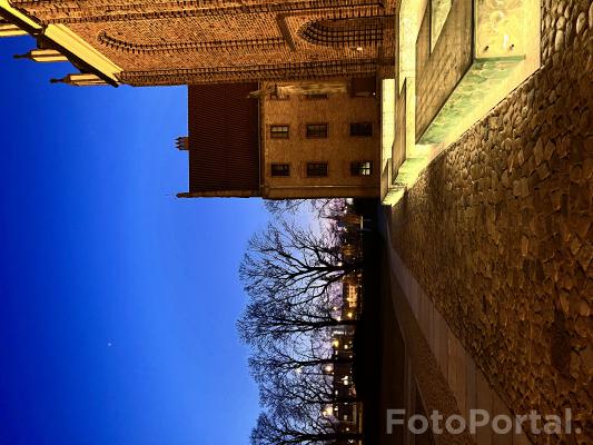 Ostrów Tumski o zmierzchu