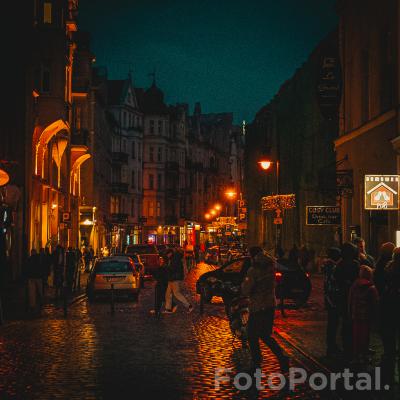 Życie miejskie po zmroku