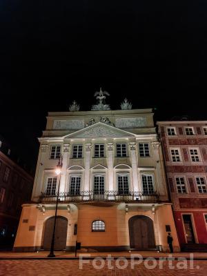 Oświetlona kamienica