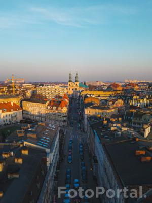 ul. Długa prowadząca do Kościoła św. Franciszka Serafickiego
