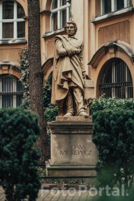 Mniej znany pomnik Adama Mickiewicza w Poznaniu