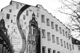 Mural Warta z oknami