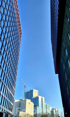 Widok na Andersia Tower i hotel Novotel