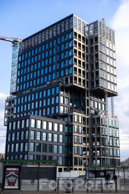 Industrial- budowa z oknami