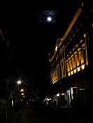 Podążając cieniem ulic