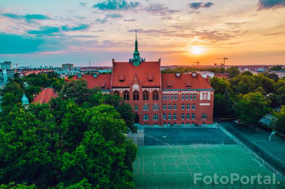 Marcinek o zachodzie słońca