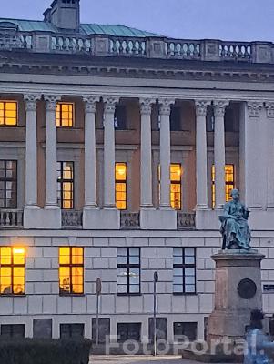 Siedem świateł, osiem kolumn