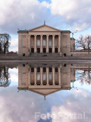 Gmach Teatru Wielkiego w Poznaniu, wzniesiony w 1910 roku według projektu Maxa Littmanna