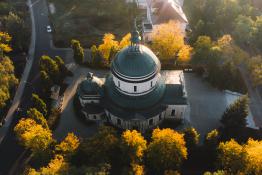 Jesienny kościół św. Jana Vianneya na Sołaczu