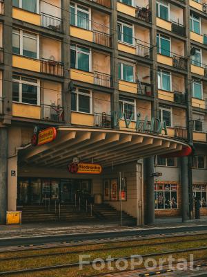 Kiedyś kino Wilda teraz Biedronka