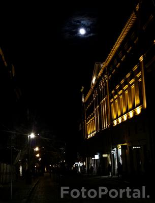 Podążając cieniem ulic