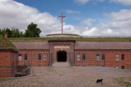 Wejście do dawnego Fortu VII