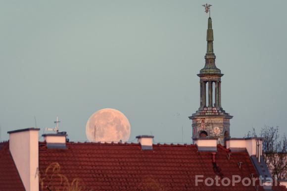 Pełnia księżyca nad Starym Rynkiem