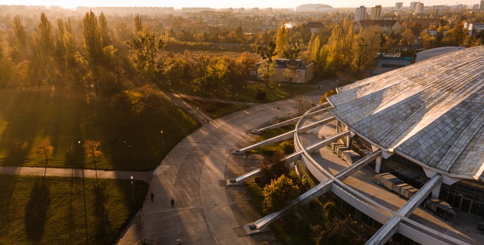 Arena jesienią.