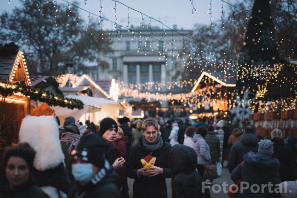 Świąteczny klimat na Placu Wolności