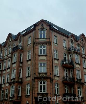 W każdym oknie inna historia