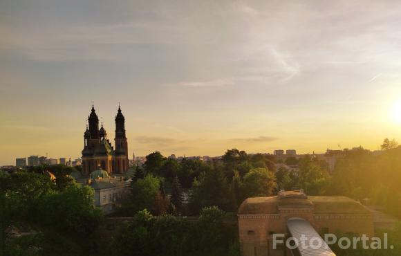 Katedra o zachodzie słońca