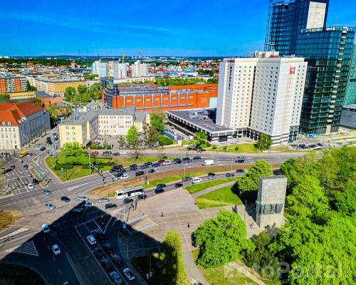 Miejski kalejdoskop: Plac Andersa w pełnym słońcu