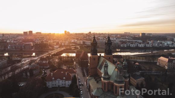 Widok na zachód słońca znad Katedry