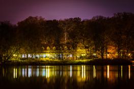 Park Sołacki nocą.