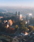 Poznańska katedra w blasku porannego Słońca