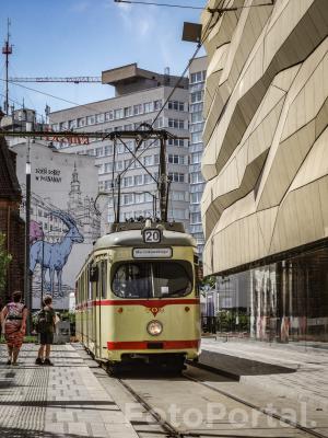 Wagon historyczny Düwag GT8 na Aleja Marcinkowskiego.