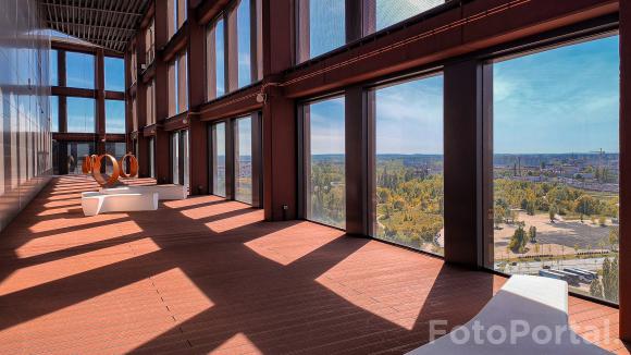 Geometria światła nad miastem