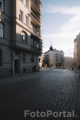 Żelazko w blasku porannego Słońca