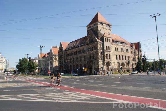 Widok na budynek Poczty przy ul. Św Marcina w  Poznaniu