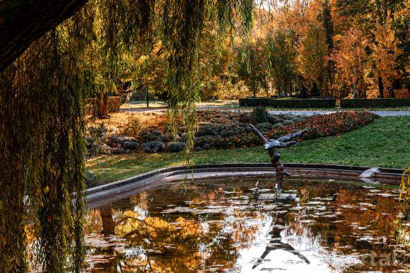Fontanna w ogrodzie kwiatowym na Cytadeli