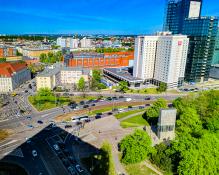 Miejski kalejdoskop: Plac Andersa w pełnym słońcu