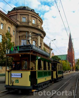 Historyczny tramwaj na ulicach Poznania