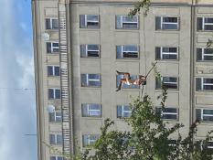 Wypadłam z okna, ale nie do końca