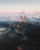 Poznańska katedra w blasku porannego Słońca