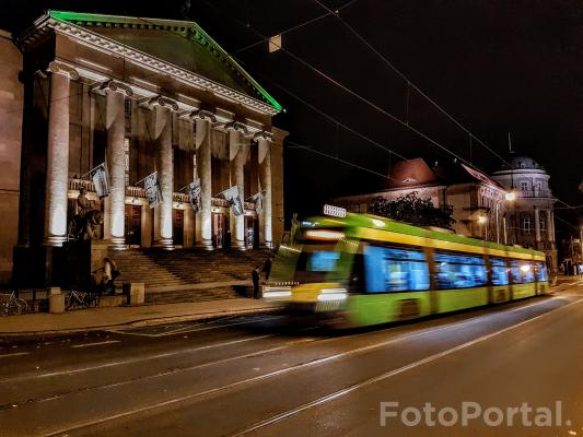 I pojechał