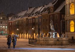 Śnieg ukrywa Stary Rynek