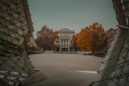 Plac Wolności w jesienny poranek