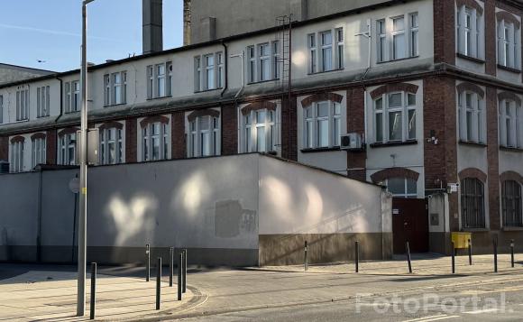 Mural stworzony przez słońce