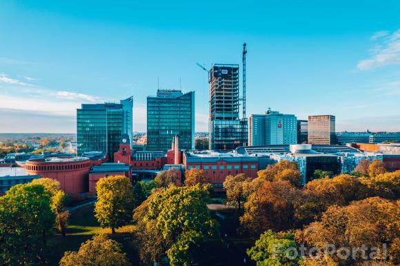 Poznańskie wieżowce jesienią