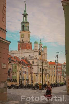 Spacer z widokiem na poznański Ratusz i Domki Budnicze.