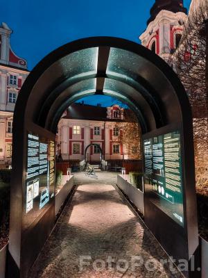 Okno brama na Poznań