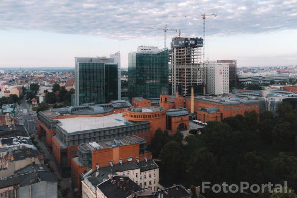 Stary Browar i Plac Andersa o poranku