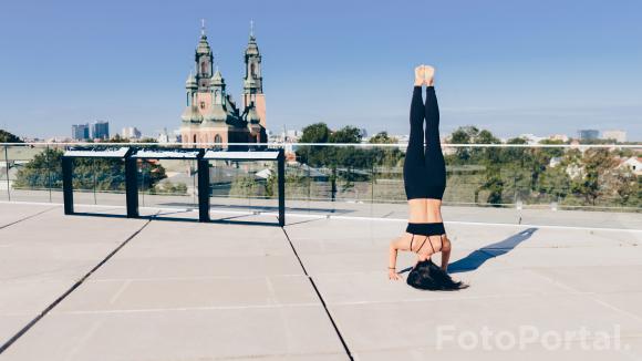 Joga na tarasie Bramy Poznania