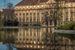 Budynek Dyrekcji Kolei al. Niepodległości 8